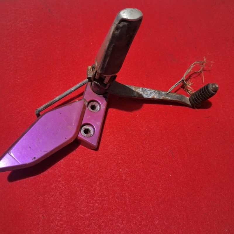 Dudukan Footstep depan Kiri Vixion old original