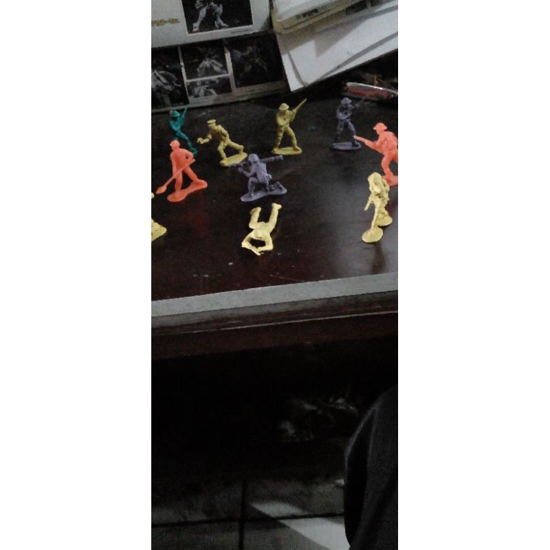 Mainan Army Men tentara plastik warna isi 100