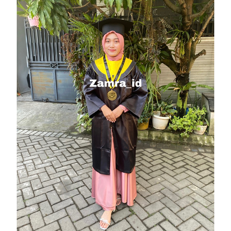 Set Toga Wisuda Lengkap Bahan Satin Untuk Sd Smp Sma Diploma Sarjana Dan Sederajat Original