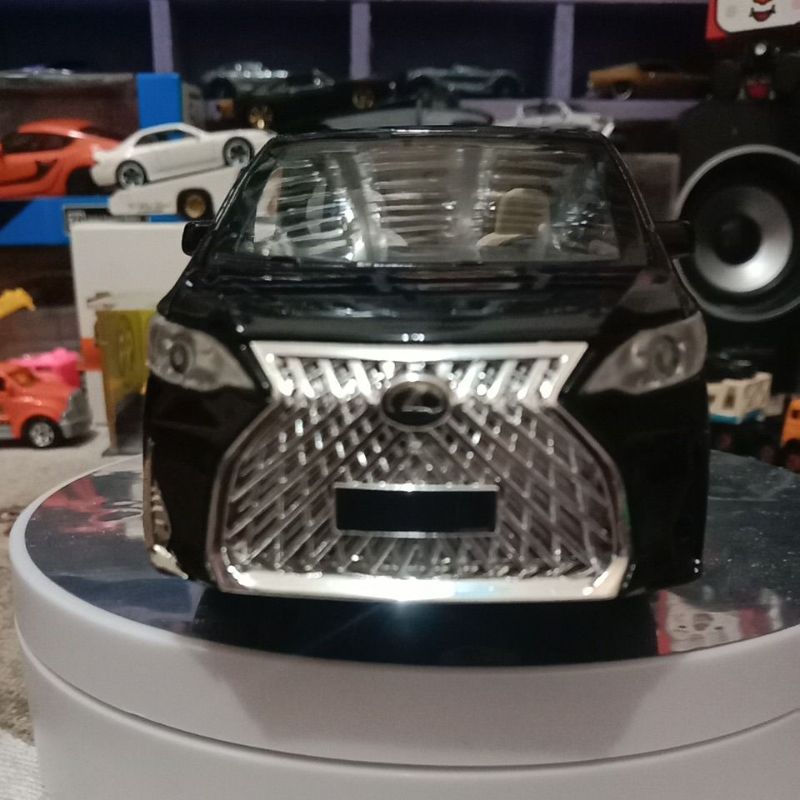 DIE CAST ALFARD LEXUS LM300h