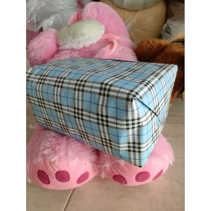 

bungkus kado untuk boneka