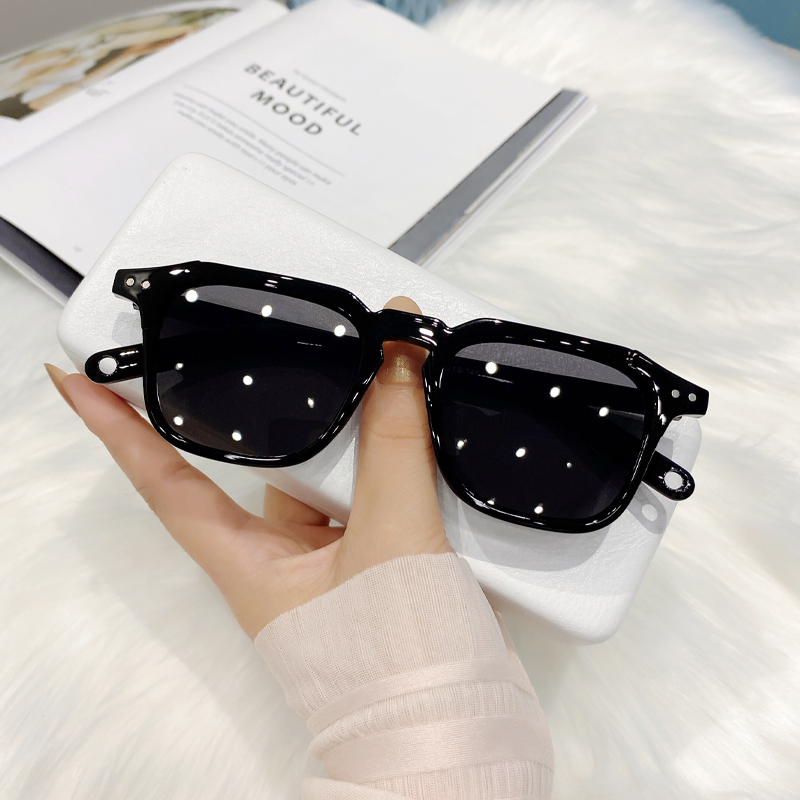Kacamata Hitam Persegi Wanita/ Pria Gaya Retro Sempit Frame Murah Sunglasses Fashion Korea-Persegi hitam abu