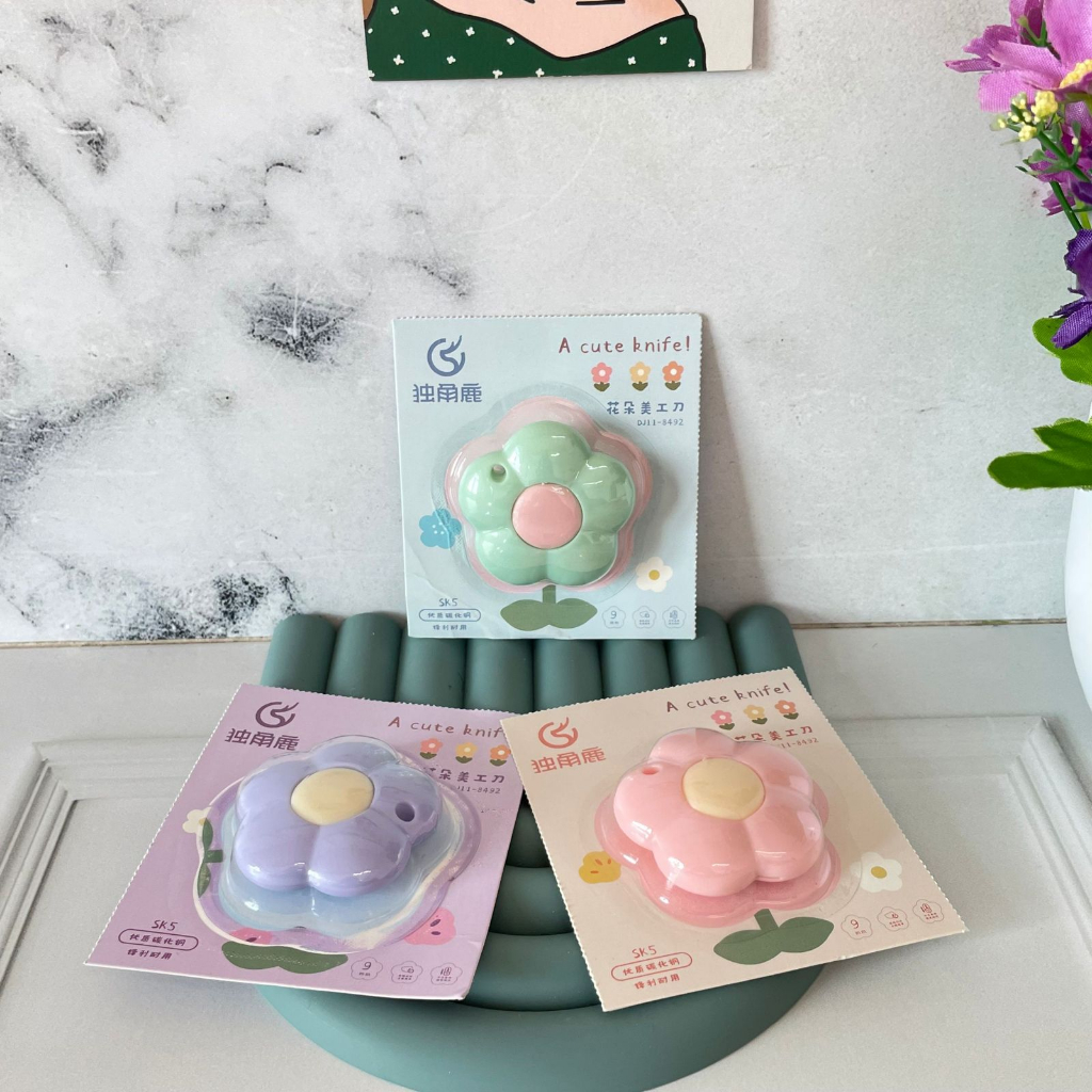 

Cutter Mini Lucu Flower Bunga Unik ada 3 Warna Termurah Best Quality / Mini Cutter Imut bentuk Bunga Alat tulis Sekolah dan Kantor Terlengkap bisa COD
