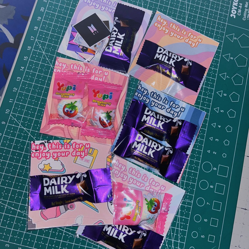 

[PENGERJAAN 24 JAM - MOHON BACA DESKRIPSI] Part 2. FREEBIES MINI SNACK GIFT Hadiah lucu unik sederhana dan murah bonus sticker kpop