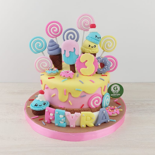 

CAKE TEMA ICE CREAM DAN LOLIPOP UK 15CM / KUE ULANG TAHUN