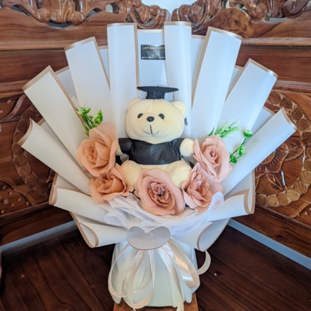 BUKET BONEKA WISUDA/BUKET WISUDA/BUKET BUNGA WISUDA/BUKET BUNGA BONEKA WISUDA MURAH/BUKET MURAH