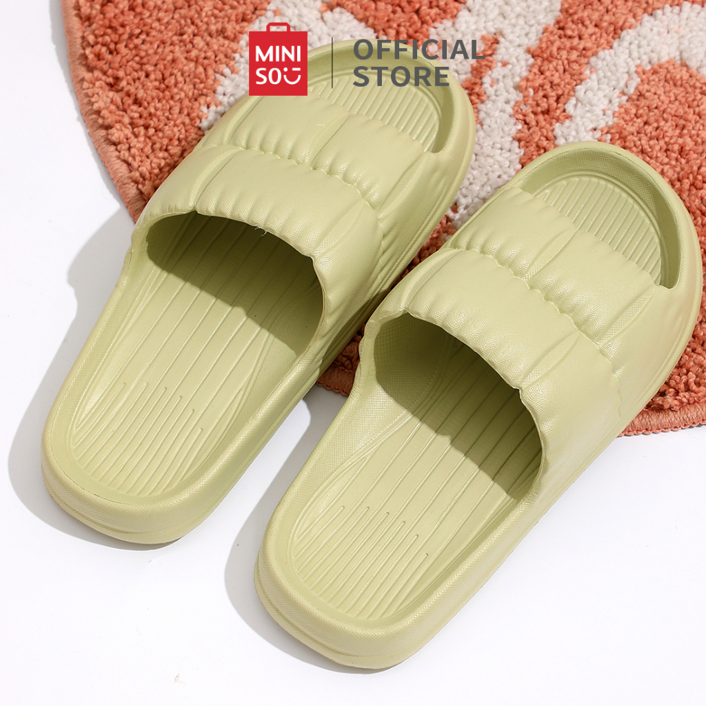 MINISO Sandal Wanita Terbaru Sendal Wanita Kekinian Dan Pria EVA Bathroom Slippers Modis Tidak Licin