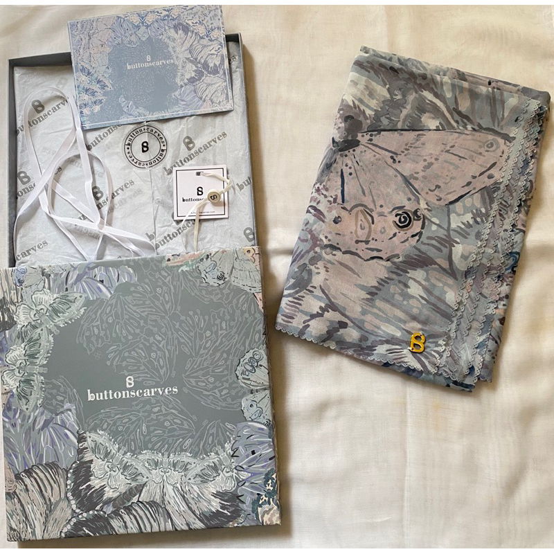 Buttonscarves Farsha Preloved