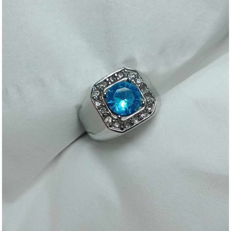 Blue topas cuting