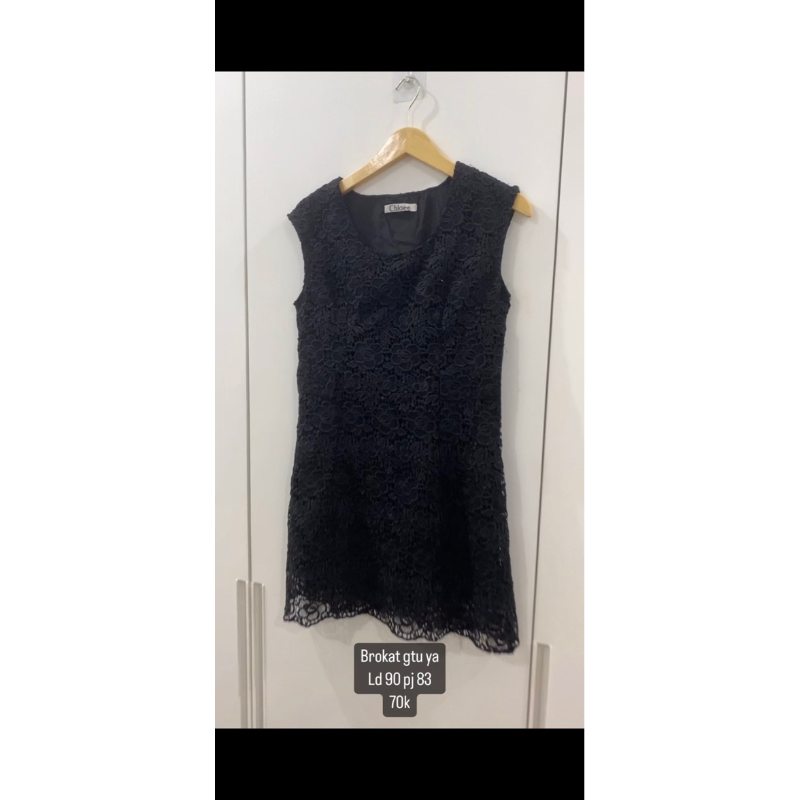 dress brukat prada preloved