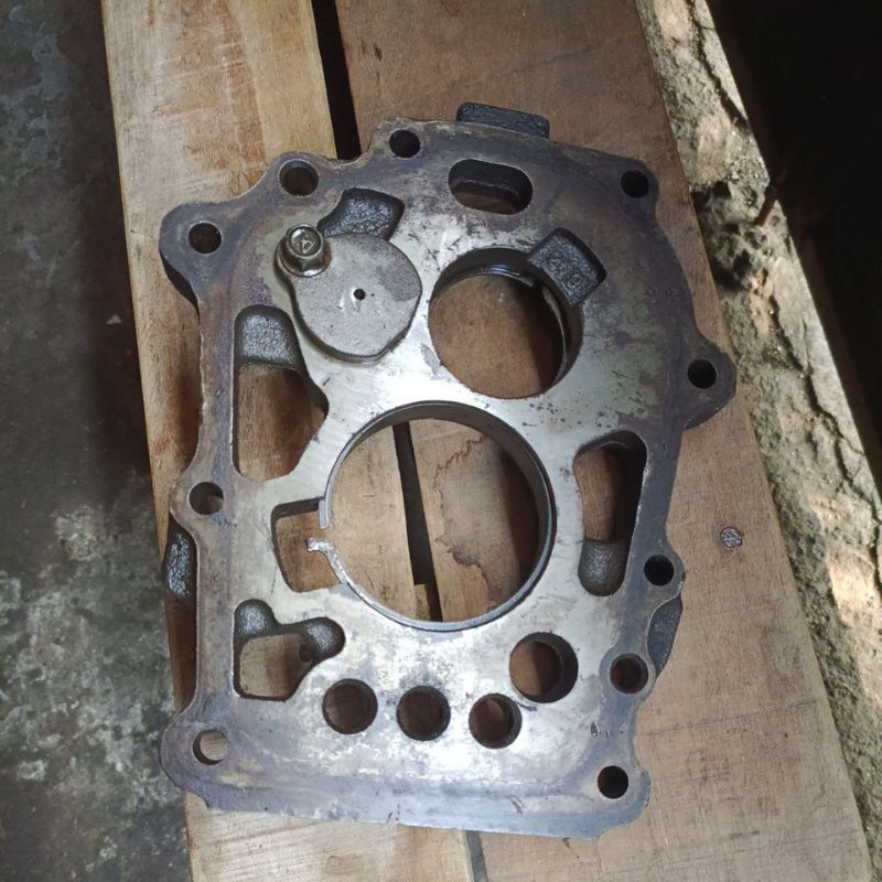 Rumah laher transmisi isuzu panther 23, panther 25  bahan besi copotan orisinil