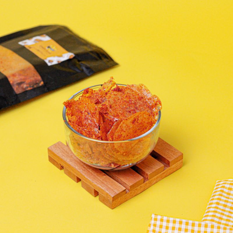 

DzakkirSnack-kripca pedas / keripik kaca pedas daun jeruk / singkong kaca bumbu rempah 500gr