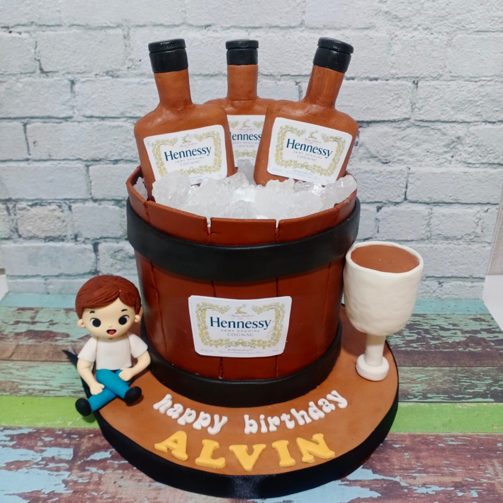 

BIRTHDAY CAKE | TEMA HENNESSY