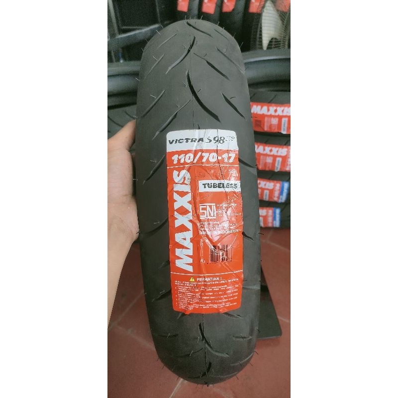 Maxxis Victra 110/70-17