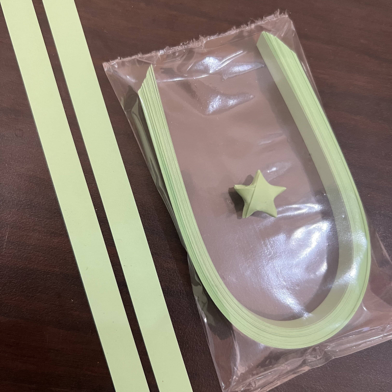 

Kertas Bintang Warna PASTEL GREEN HIJAU MUDA Origami Bentuk Star Konstelasi Sky Paper Art Astronomi Seni Rupa Lipat Melipat Kerajinan Tangan Prakarya Kesenian Artistic Craft Crafting Stuff DIY Dekorasi Hiasan Lucu Anak Sekolah Blimbing Indah Sablon Malang