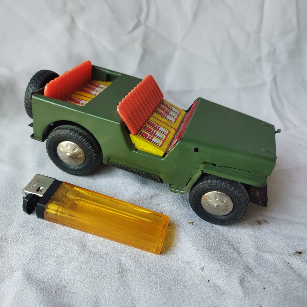Pajangan Vintage Sparepart Tin Toy Jeep Army