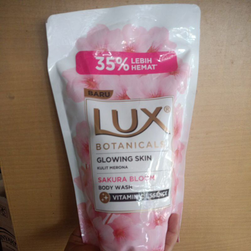 LUX BODY WASH GLOWING SKIN SAKURA BLOOM 825 ML