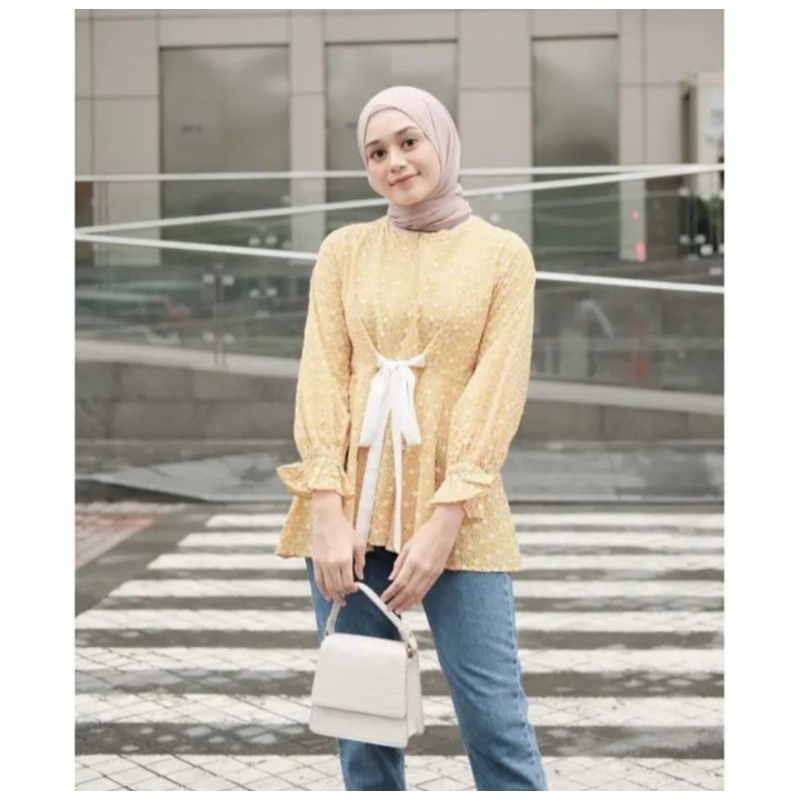 Yura Blouse Vanilla hijab size S