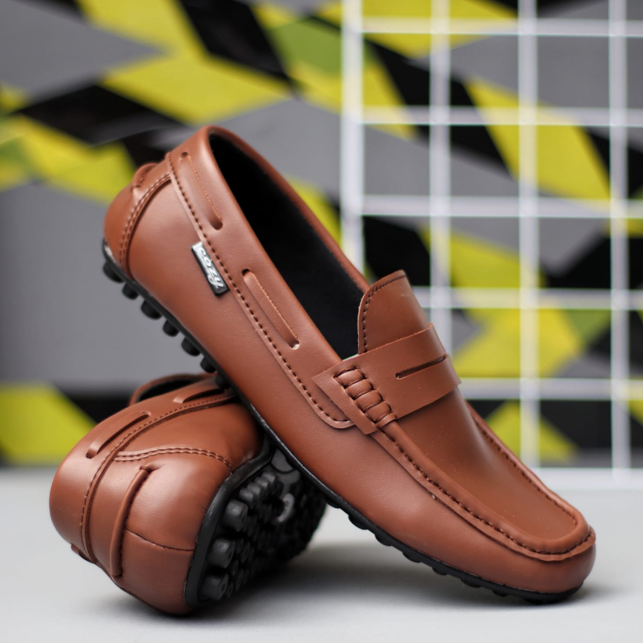 Sepatu Casual Slip-on Hitam Kulit PU Kerja Pria Crafts Verona