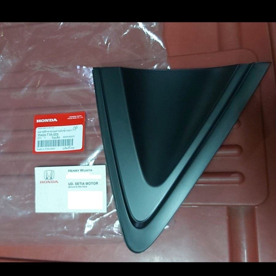 Cover Garnish segitiga pilar pintu belakang Honda HRV 2014-2021 Original