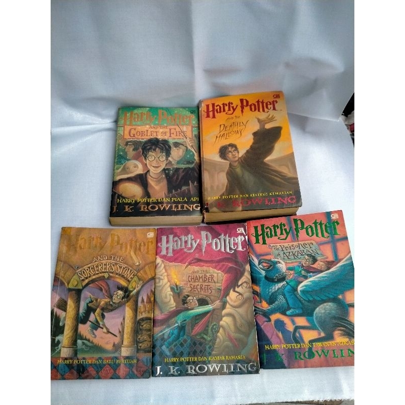 PAKET HARRY POTTER DAN BATU BERTUAH,KAMAR RAHASIA,TAWANAN AZKABAN,PIALA API,RELIKUI KEMATIAN JILID 1