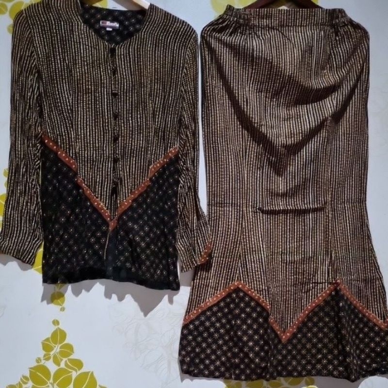Set batik (blouse + rok)