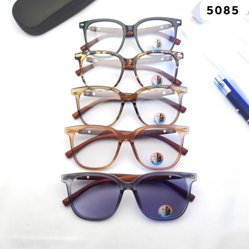 kacamata photocromic yg bisa berubah warna