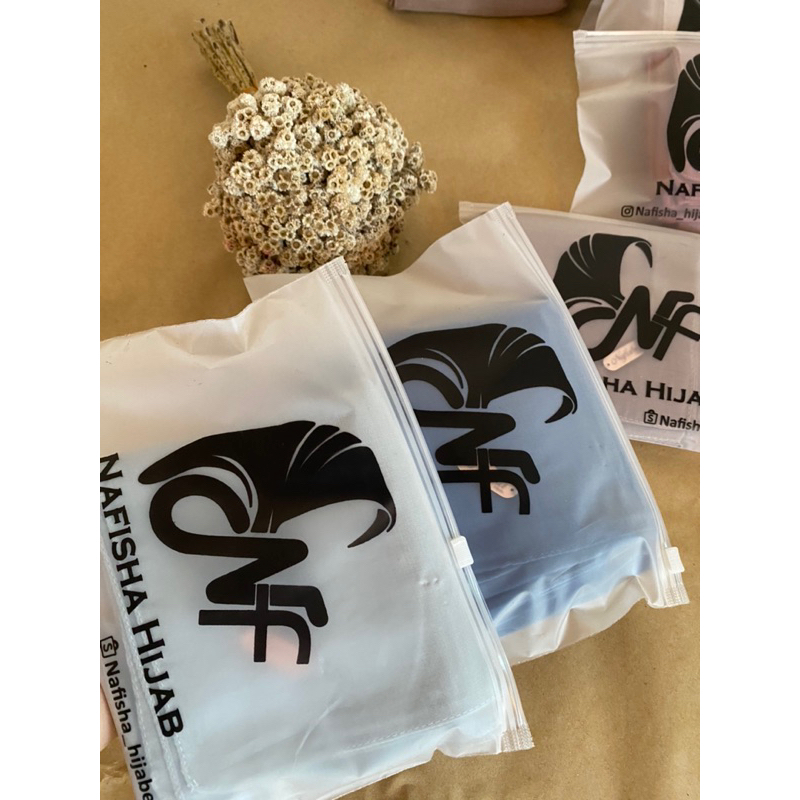 hijab paris premium nafisha hijab free pouch