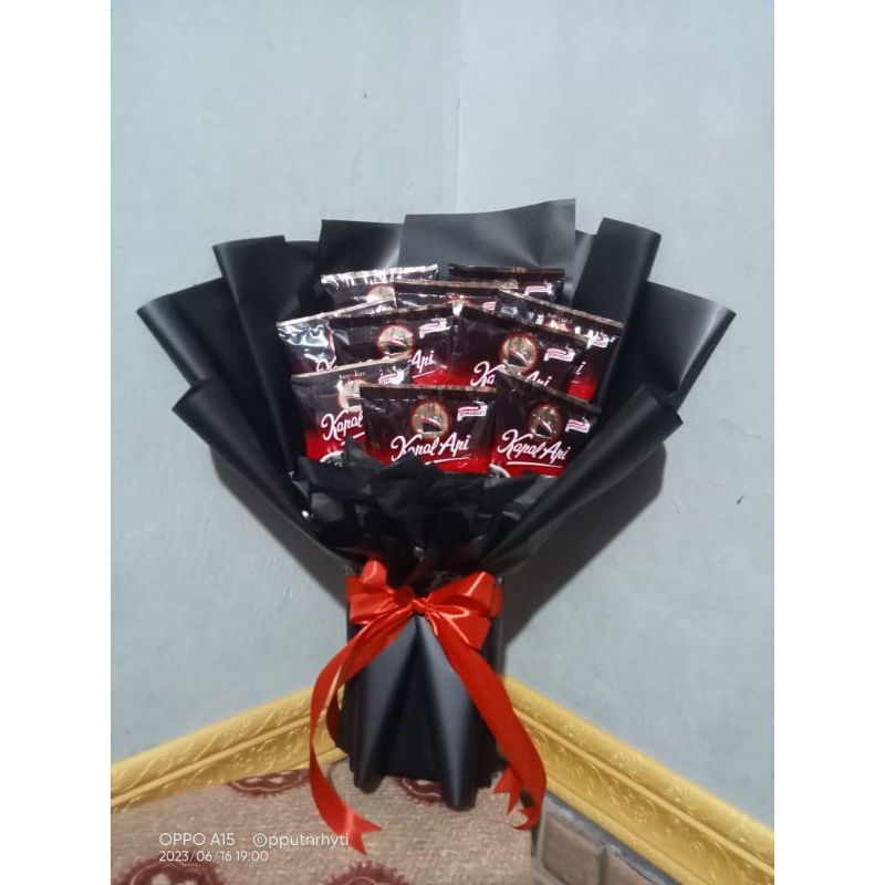 

buket kopi Kapal api 10 pcs wrap hitam pita merah