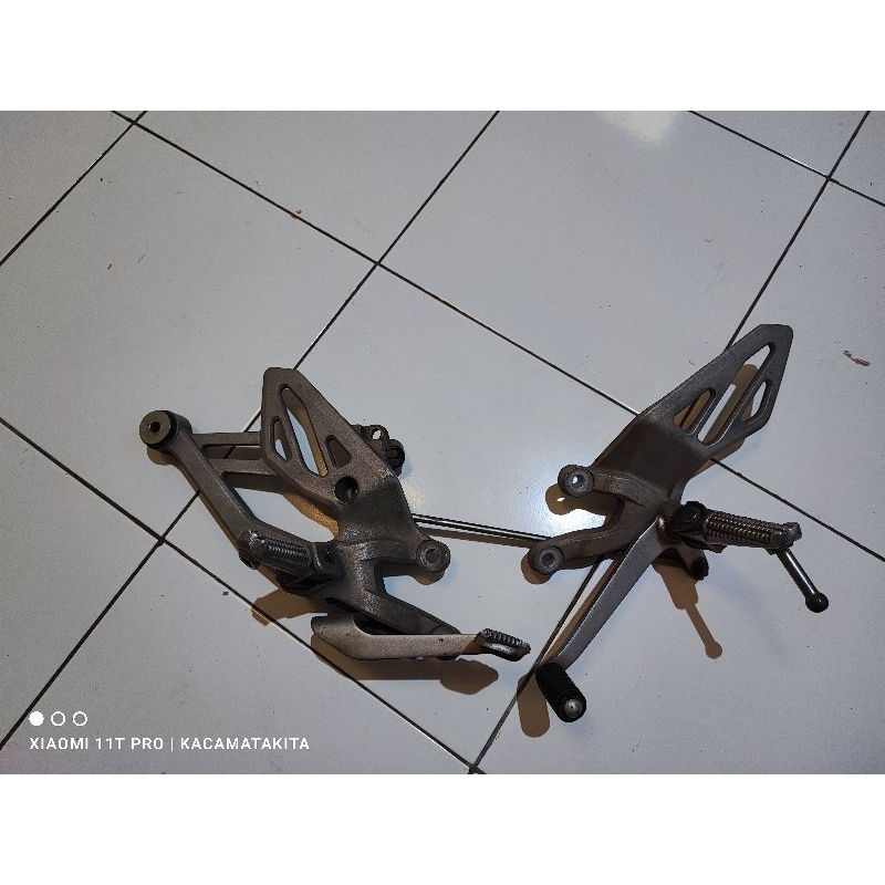 Footstep Depan Ori Yamaha R15 V3 Step Underbone