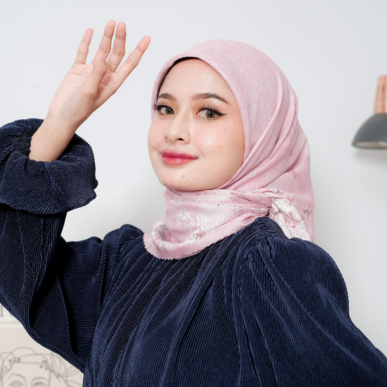 Shanum - Ultrafine Selulosa dusty pink scarf hijab motif Kerudung segiempat