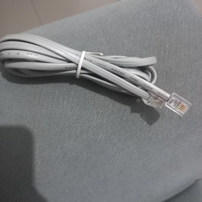 Kabel telpon rumah 1.0 meter , acc bawaan dari power surge merk Belkin