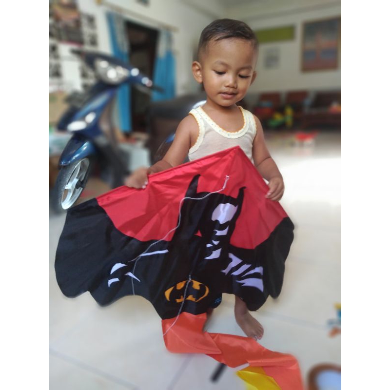 layang layang kain pantai parasut batman