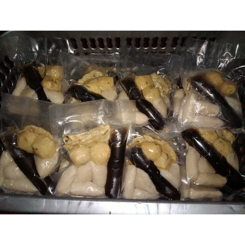 

Paket Pempek Palembang 10pcs frozen + cuko