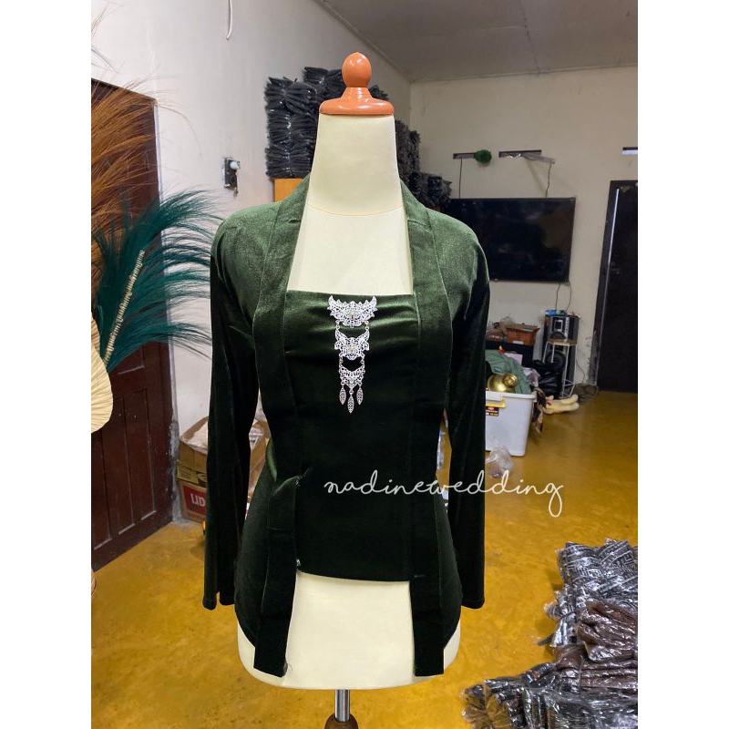 Kebaya Kutubaru - Polos, Warna Hijau Army / Bludru Premium