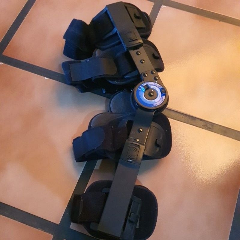 Knee brace penyangga lutut orthosis / Post Op Knee Brace