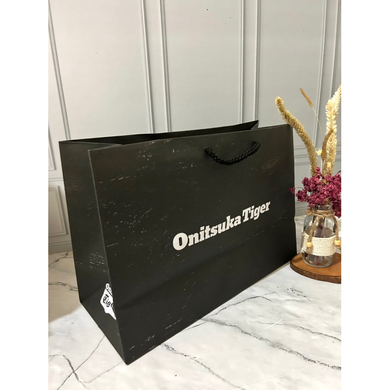 

Paper Bag Onitsuka Tiger Paper Bag Pembungkus Kado