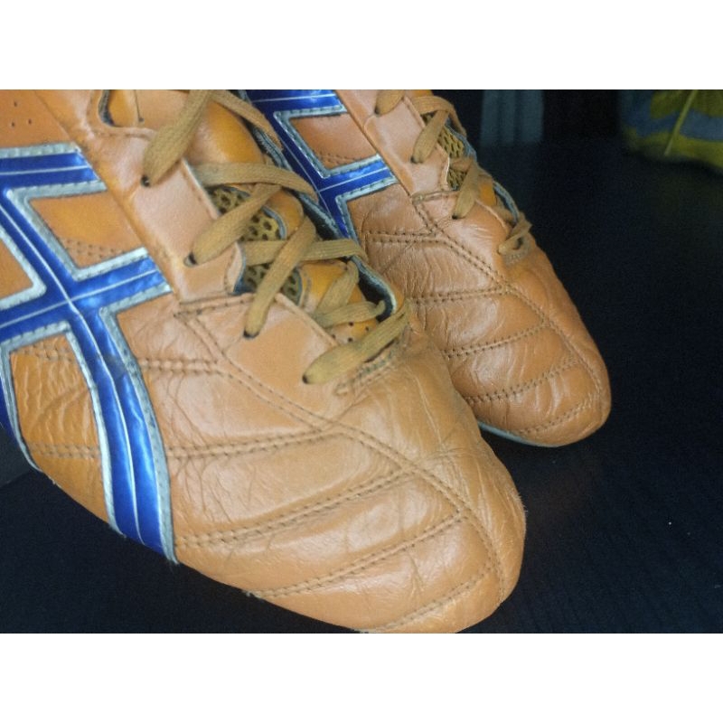 (SOLD) SEPATU BOLA ASICS