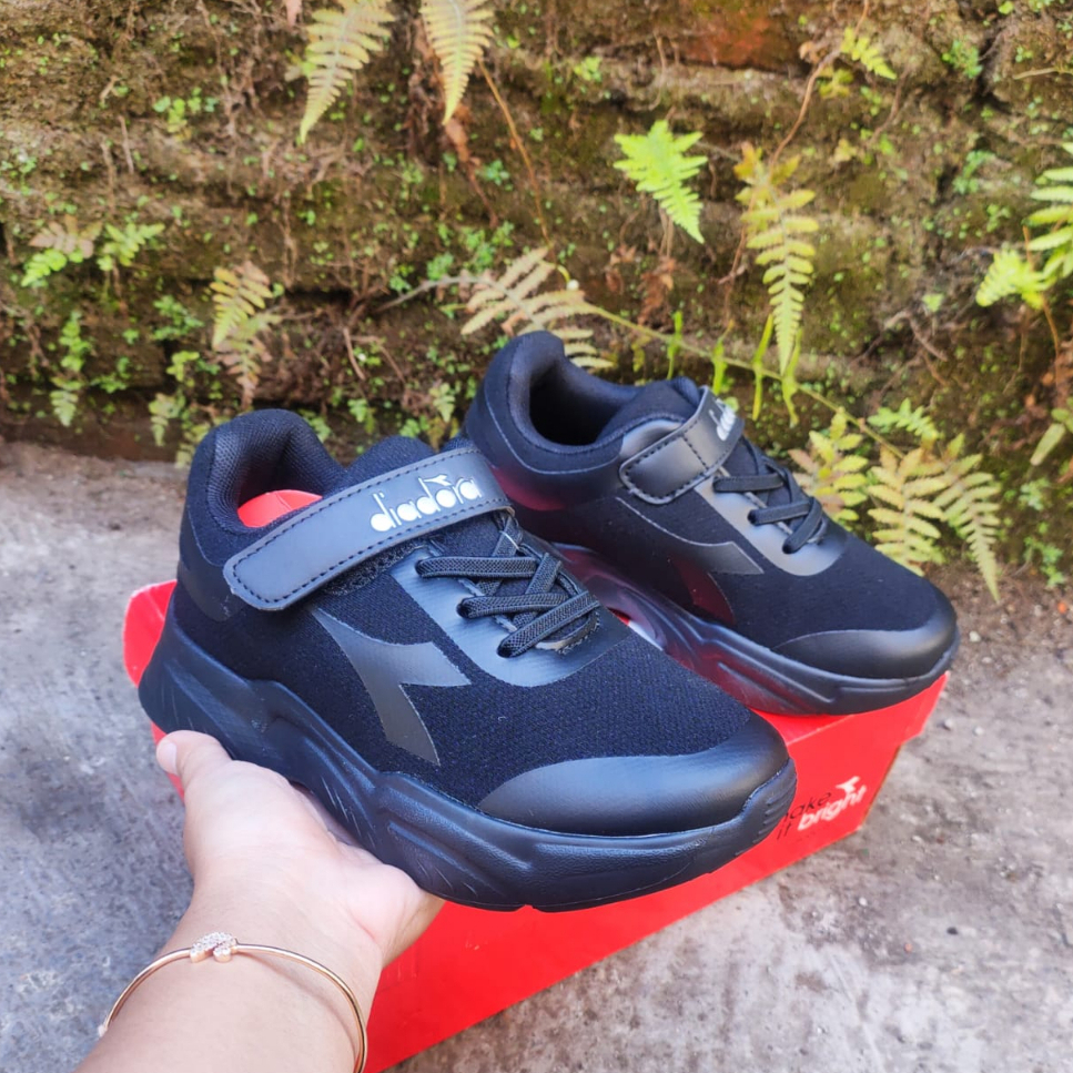 SEPATU ANAK DIADORA FUNA FULL HITAM