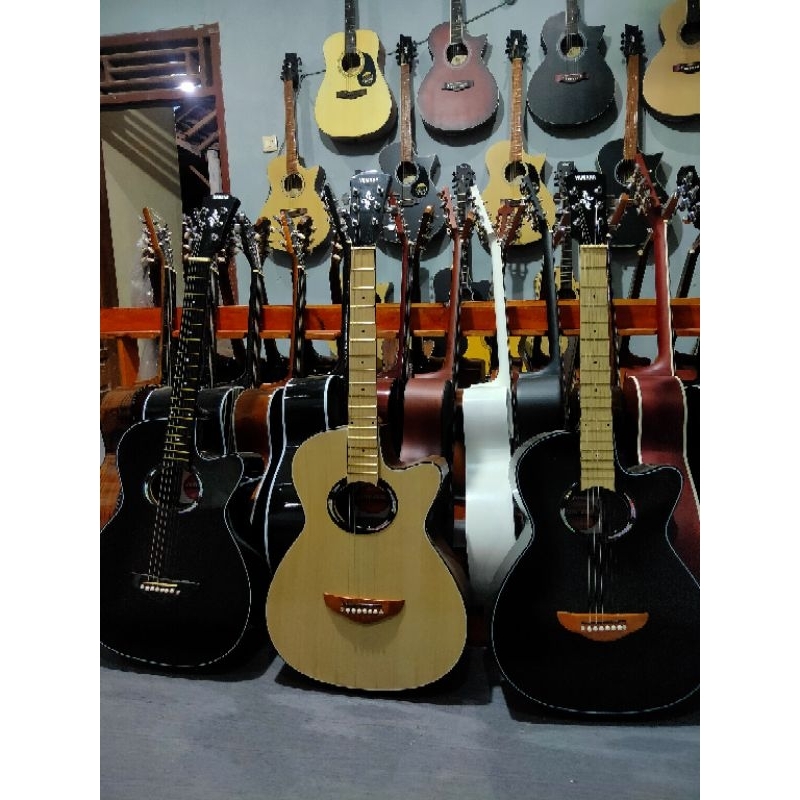 GITAR AKUSTIK TANAM BESI