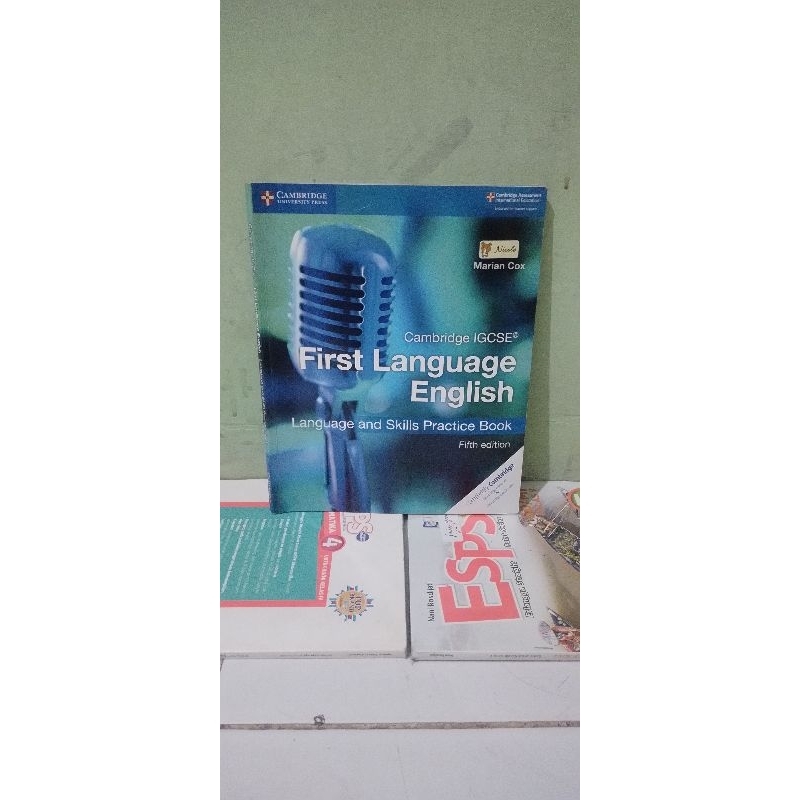 Buku Cambridge igcse First language english Lenguage and skills practice book