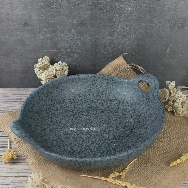 

Jual GOJEK ONLY PIRING LAUK GAGANG 2 KERAMIK CREAM / HITAM / D335 - Batu Berkualitas