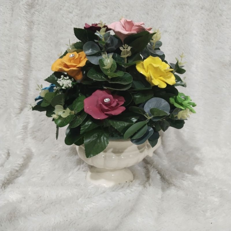 Bunga London Warna Pot Putih Kecil