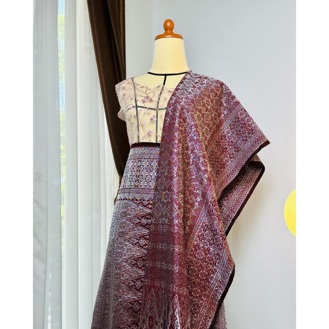 Songket Tumtuman Benang Berlian Maroon