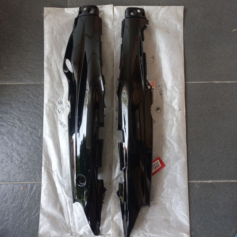 Cover body bodi belakang FIZR F1ZR Hitam 4US