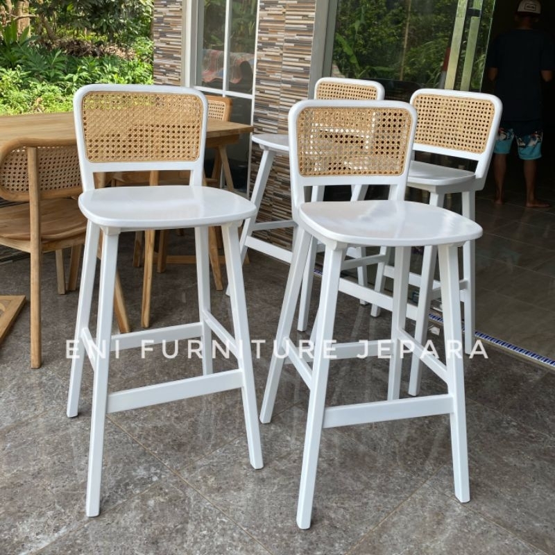 Kursi Bar Rotan Cat Putih - Kursi Makan Bar Kayu Minimalis - Kursi Bar Tulang Jati Retro