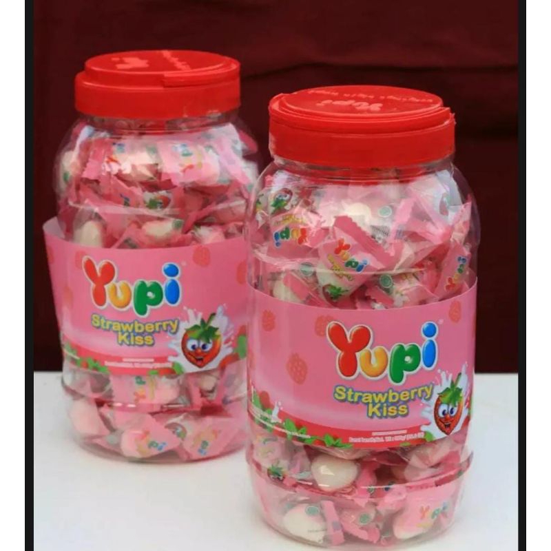 

YUPI TOPLES GUMMY CANDIES STRAWBERRY KISS