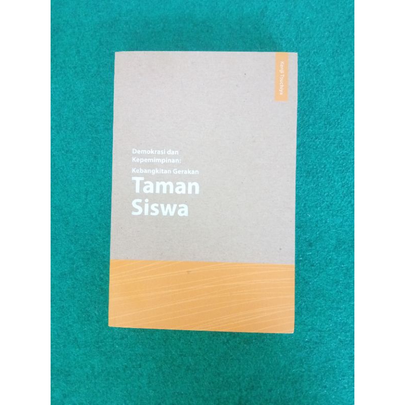 Demokrasi dan Kepemimpinan: Kebangkitan Gerakan Taman Siswa - Kenji Tsuchiya