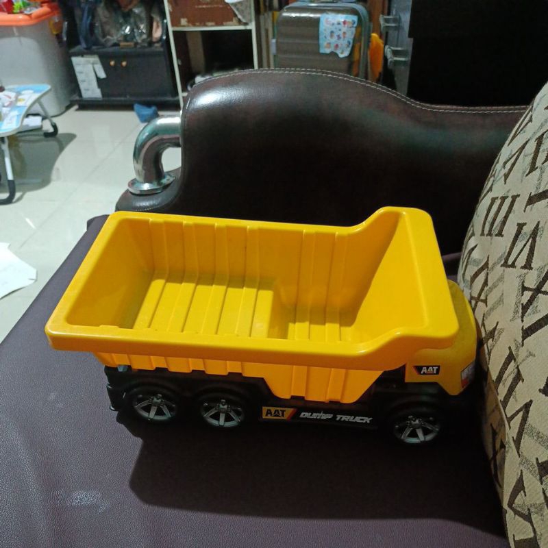 dump truck preloved besar