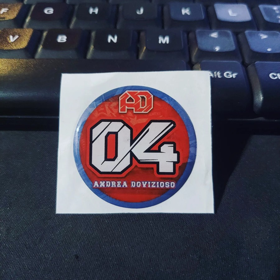 

Sticker Timbul Resin 04 Dovizioso BULAT Lycal 3D Logo Kecil Satuan